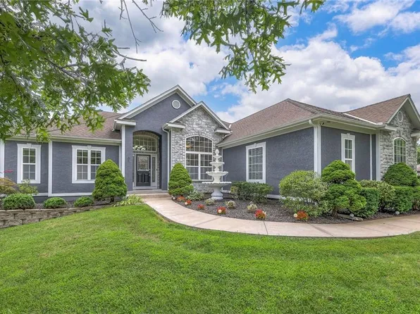 209 SE Hackamore Dr, Lees Summit, MO 64082