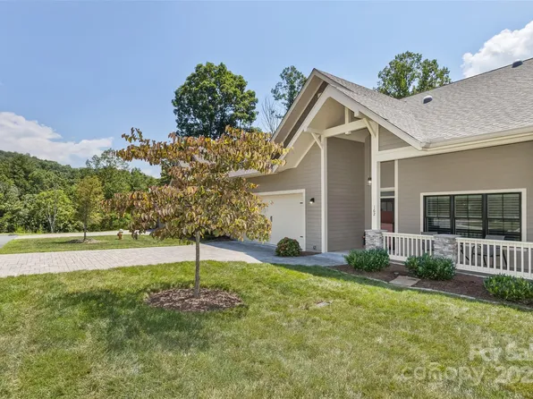 162 Copper Valley Ln, Hendersonville, NC 28739