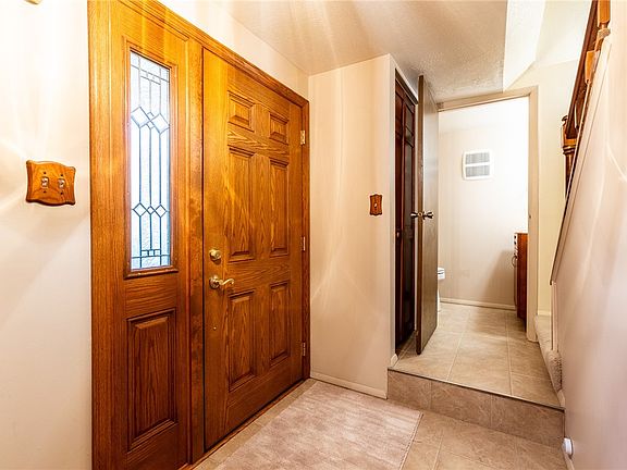 3rd image of 3569 Falmouth Dr