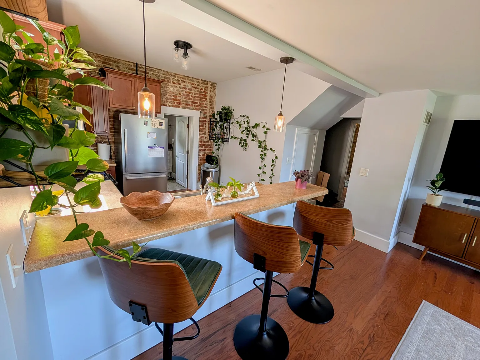 2 bed, 1100 sqft, $1,300 — Photo 3