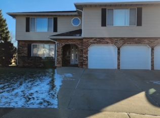 308 Dawn Ct APT B, Bloomingdale, IL
