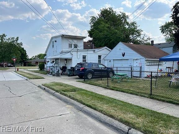 3rd image of 16435 Curtis St
