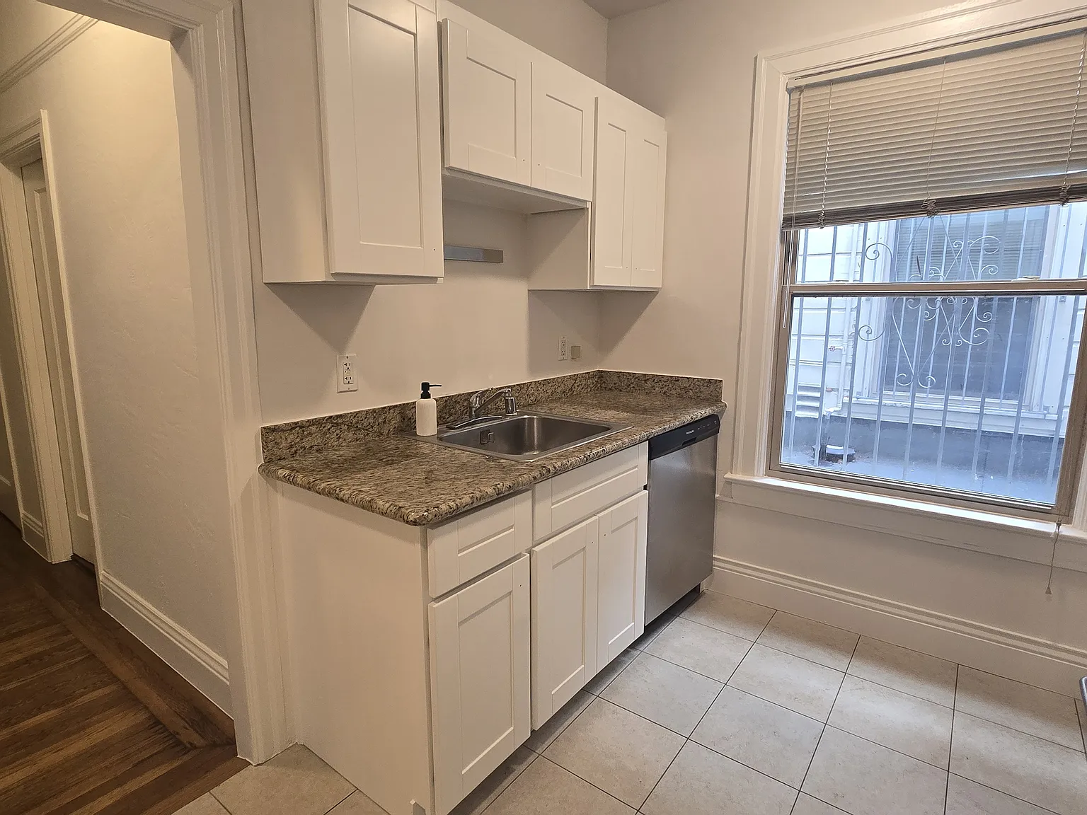 Studio, 1.0 bath, 556 sqft, $3,295 — Photo 2