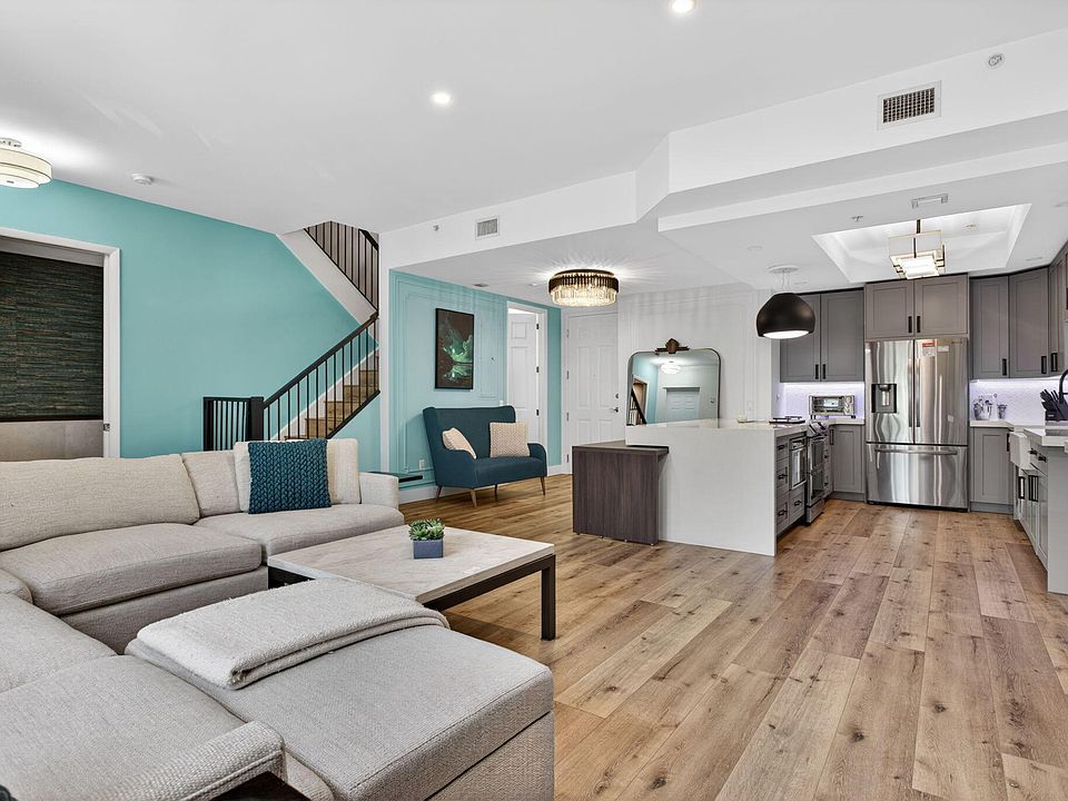 1st image of 2609 NE 14th Avenue #105
