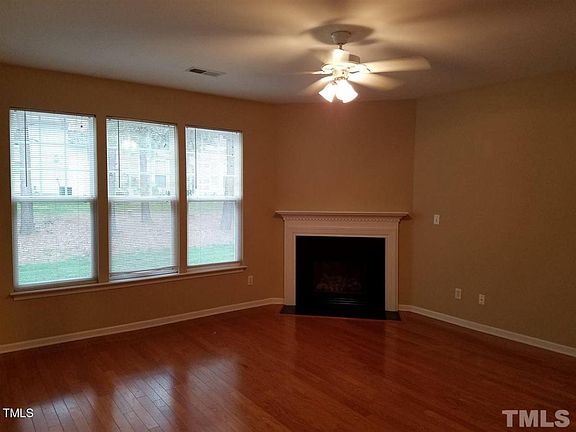5th image of 8 Rockwall Garden Way