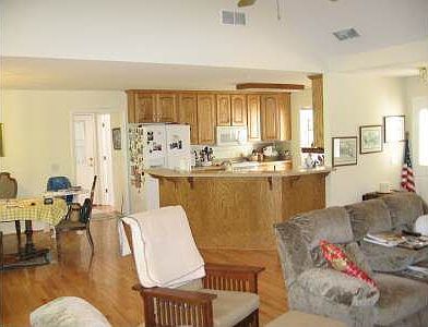 3rd image of 160 Oak Leaf Cir