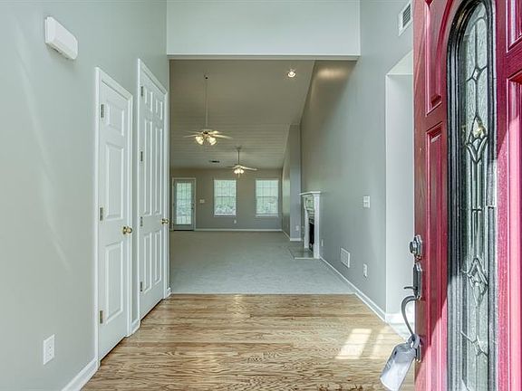 5th image of 4011 Oak Crossing Dr