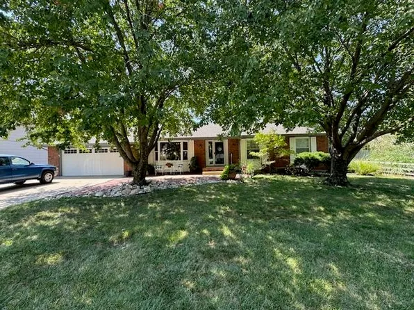 611 Moy Ln, Mulvane, KS 67110