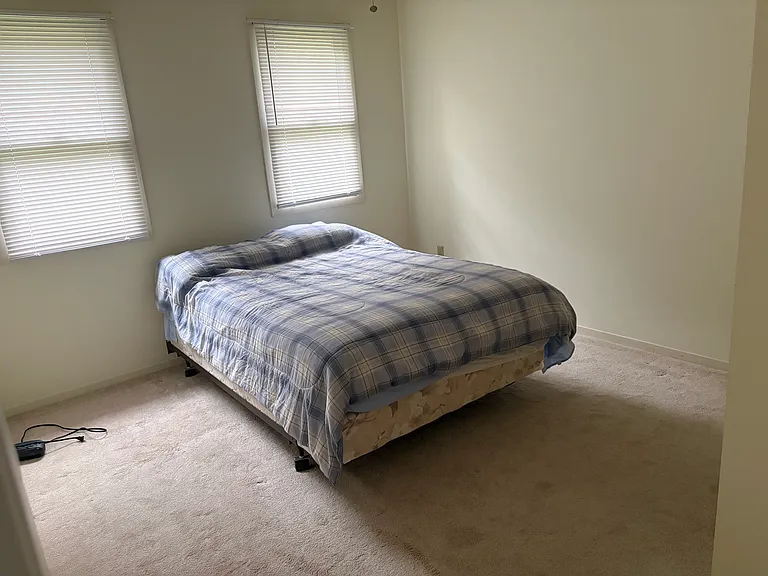412 Canterbury Dr — Photo 8