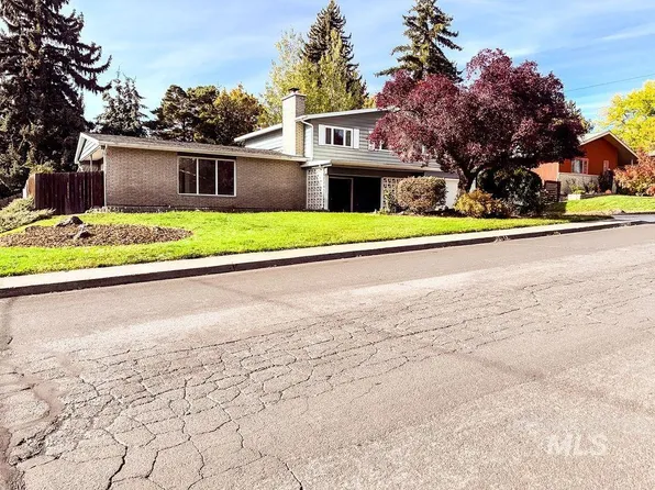 1453 Sunnyside Ave, Moscow, ID 83843