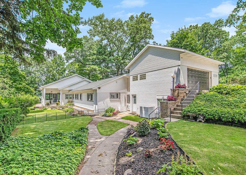 1st image of 17735 Oakwood Dr