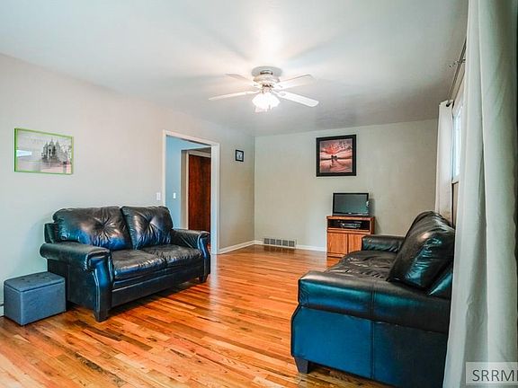 4th image of 330 Barlow Dr