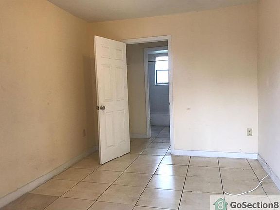 2nd image of 1525 NW 1st Pl APT 15