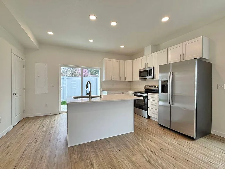 3925 E 32nd Ave #1 — Photo 6