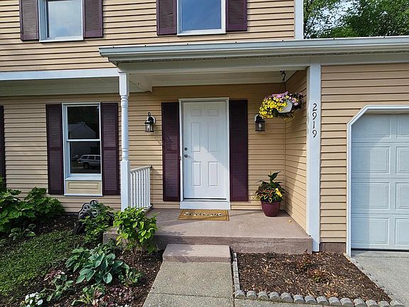 4th image of 2919 W Almondbury Dr