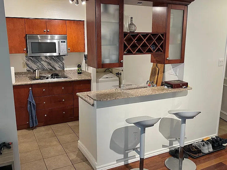 1055 Bay St #1209 — Photo 2