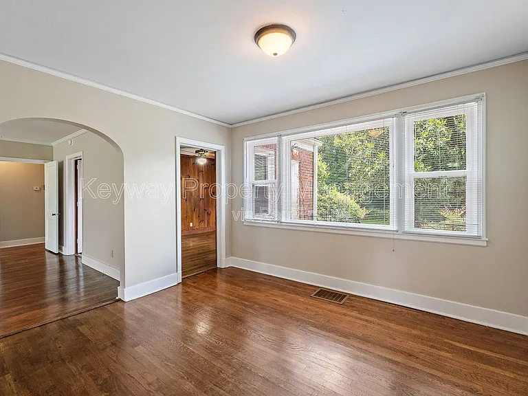 2334 Redwood Dr — Photo 5