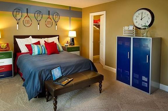 Secondary bedroom featuring a walk-in closet