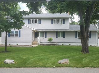123 Hampton Ave, Mastic, NY 11950