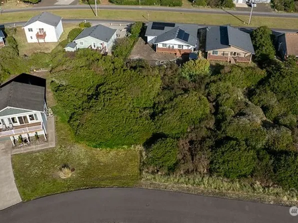 1246 Camero Loop SW, Ocean Shores, WA 98569