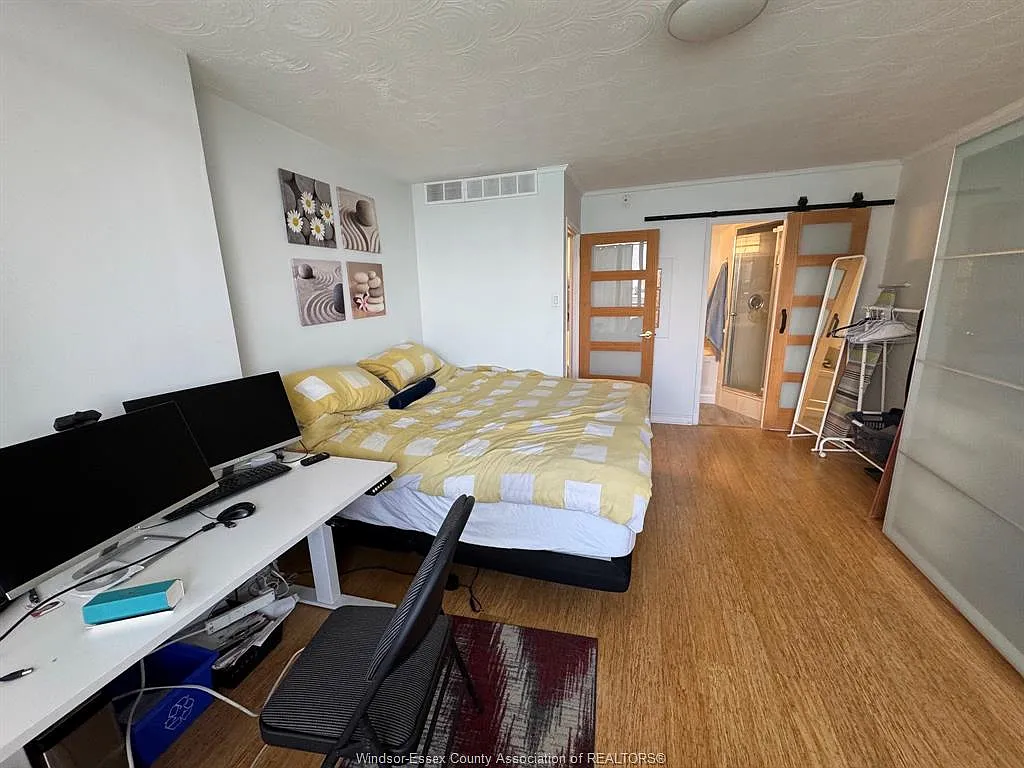 1 bed, 1.0 bath, 746 sqft, $1,950 — Photo 2