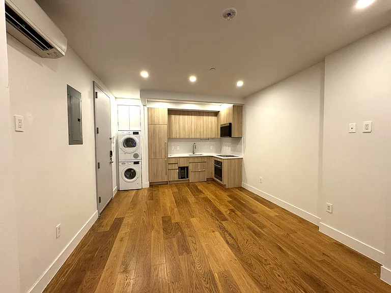 109 E 29th St #2F — Photo 1