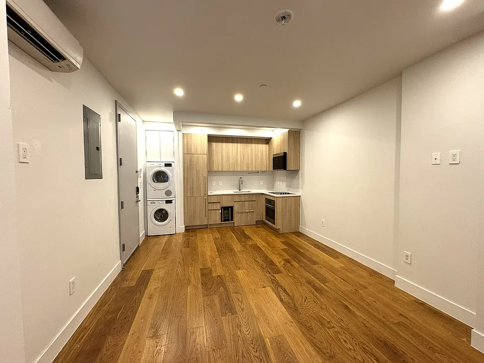 109 E 29th St #2F