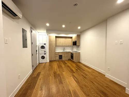 109 E 29th St Photo 1