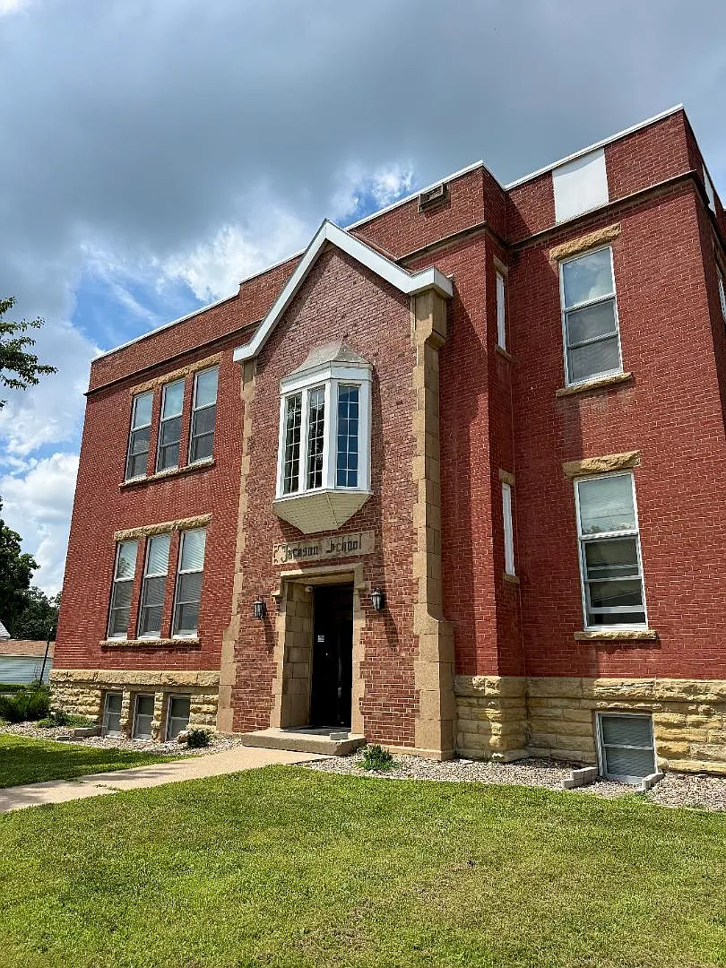 305 Avenue F - Apt. 11 Fort Madison, IA — Photo 1