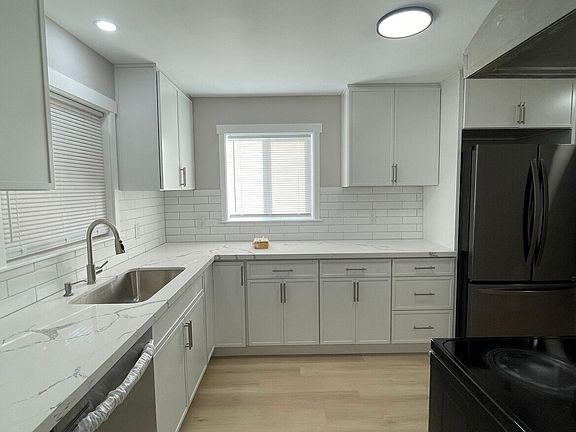 4th image of 13829 51 Avenue S