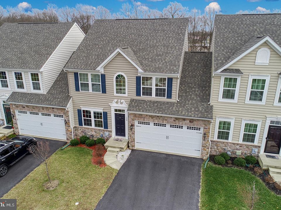 1st image of 130 E General Grey Ct
