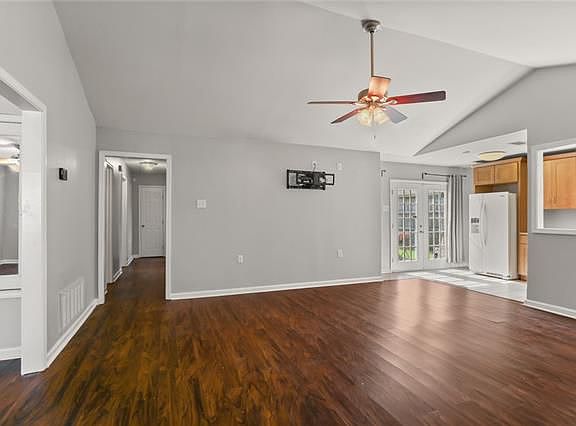 4th image of 4223 Paris Ave