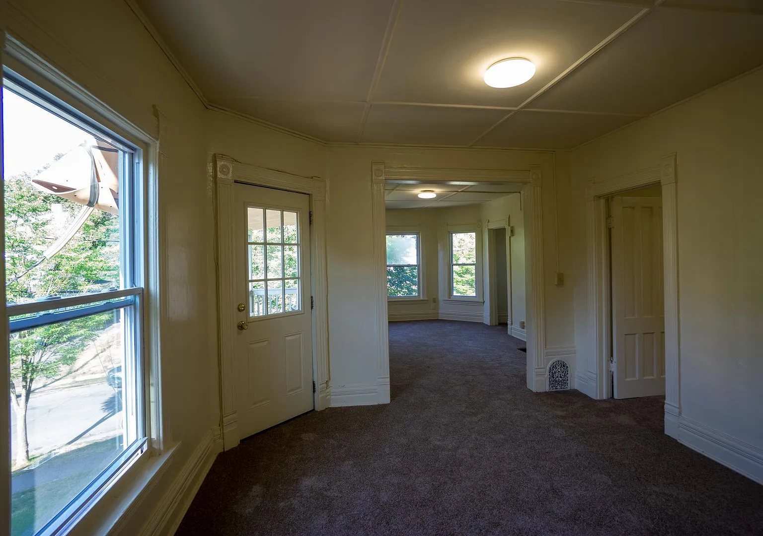 713 S Beech Apt 2 - Available 8/1/27 - One Block From Westcott Shops & Eateries — Photo 3