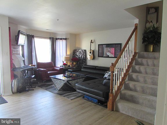 5th image of 2356 Hazelwood Ct