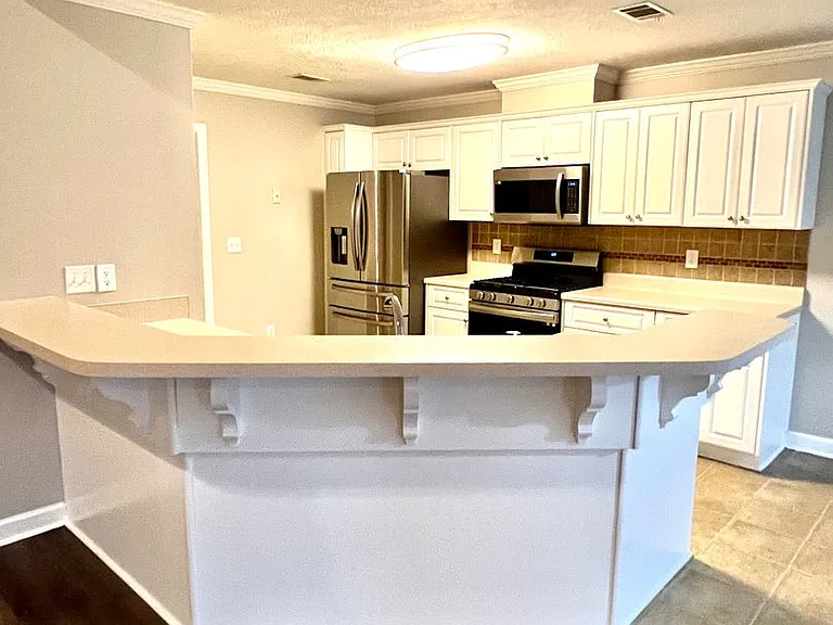 702 Wickham Dr — Photo 9