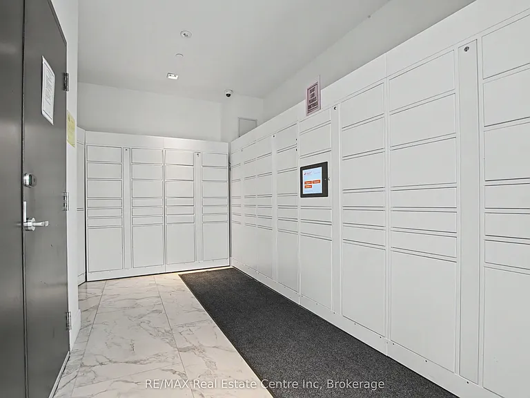 15 Wellington St S #2214 — Photo 11
