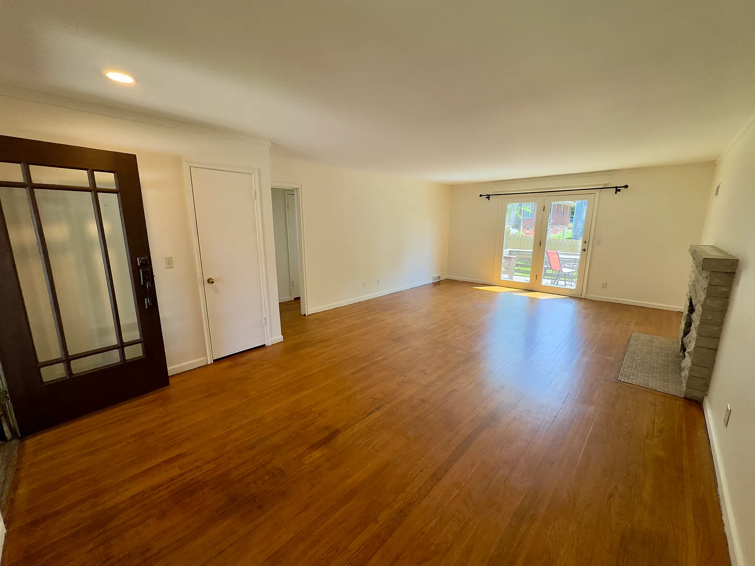 4 bed, 2.5 bath, 2200 sqft, $2,950 — Photo 3