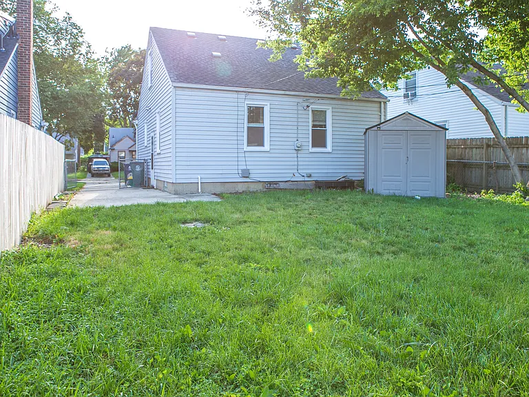 1906 Ardmore Ave — Photo 19