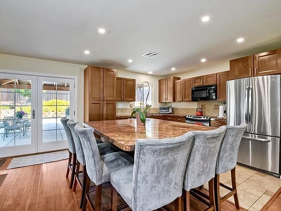 5th image of 2650 Meadowbrook Pl