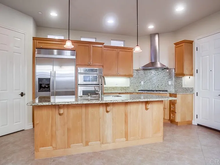 421 N Cedros Ave N — Photo 16