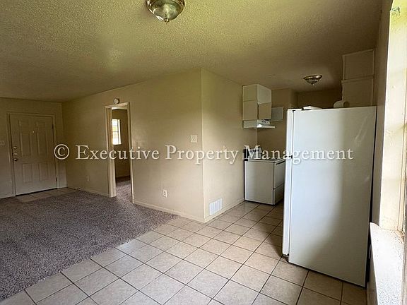 4th image of 410 Sunset Ln