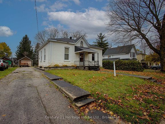 3rd image of 152 Countess St N