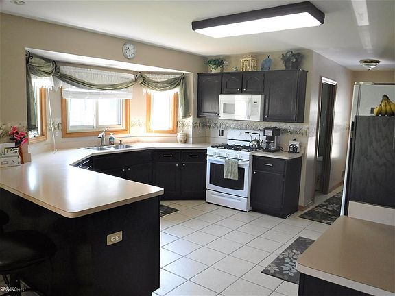 4th image of 51567 Nicolette Dr
