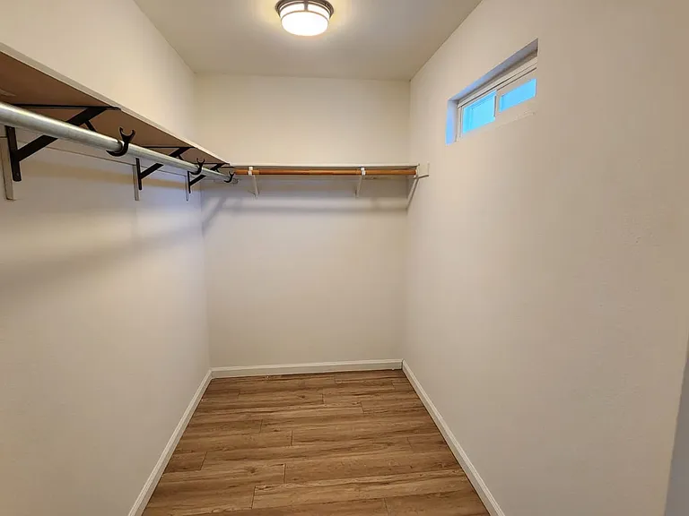 1385 Wimbledon Ct — Photo 3