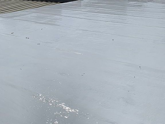 2nd image of 4037 Lakeside Dr
