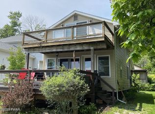 14 W Shore Rd, Waymart, PA 18472