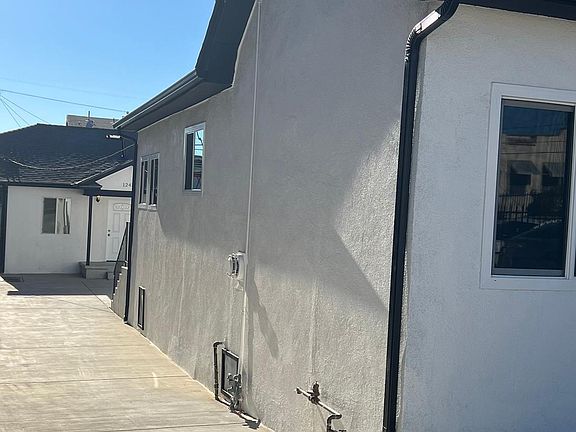 The House from the left side