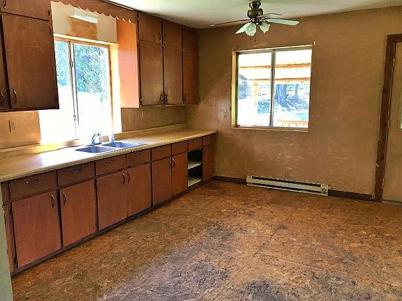 4th image of 766 Whitetail Dr