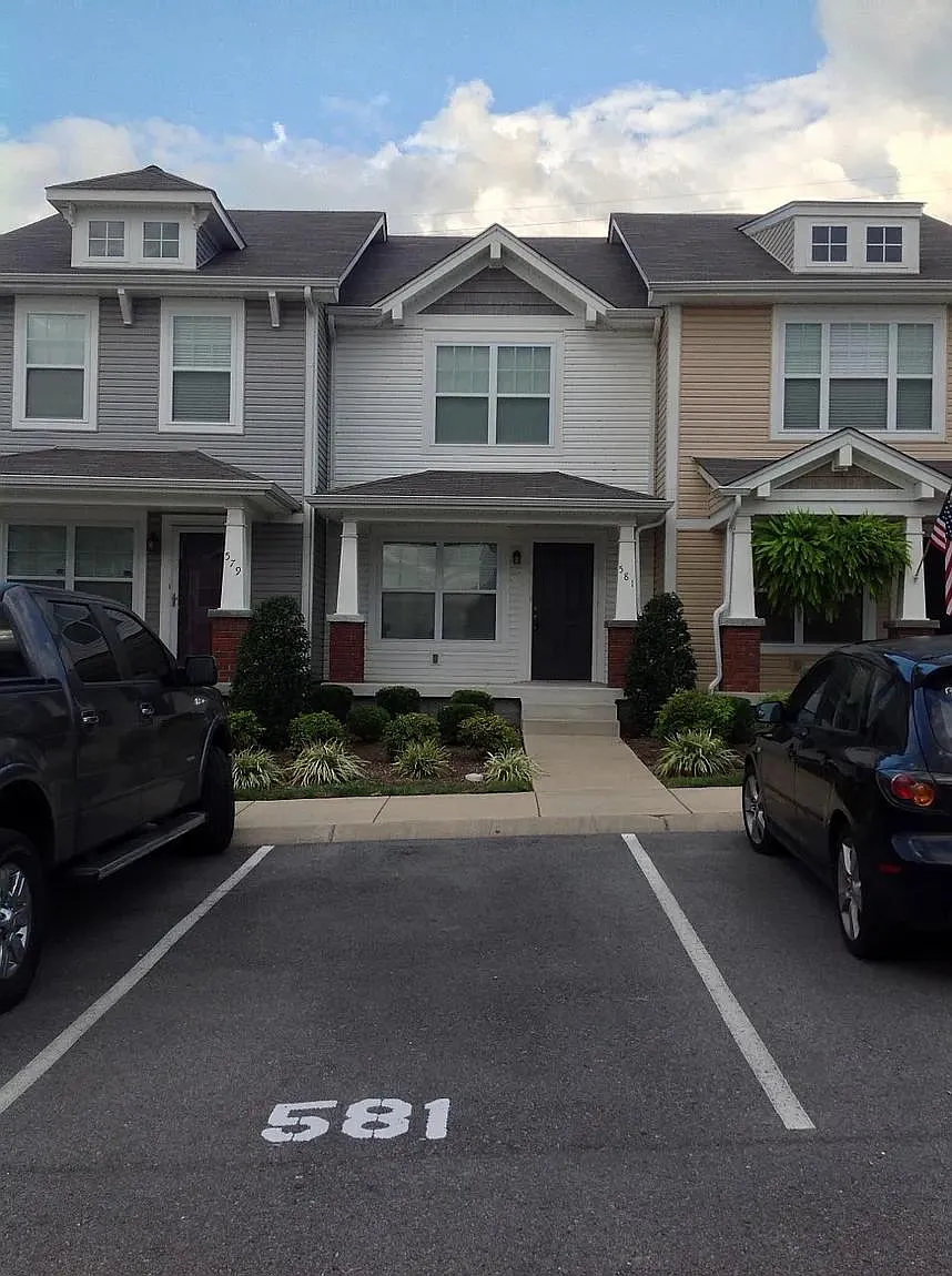 2 bed, 2.5 bath, 1216 sqft, $1,700 — Photo 1