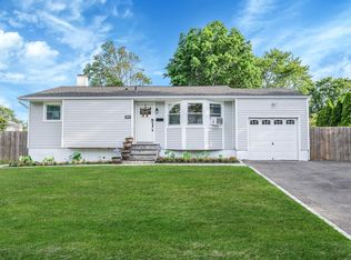 1402 Wave Ave, Medford, NY 11763